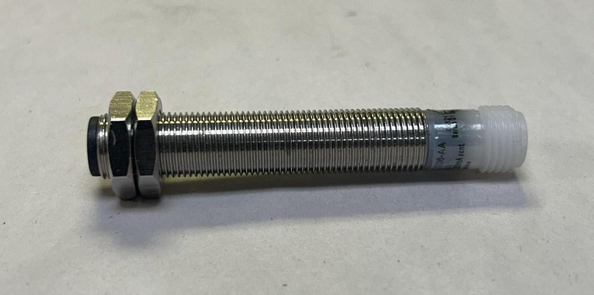 Used EATON CUTLER-HAMMER,E57-12LE06-AA,INDUCTIVE PROXIMITY SENSOR NOS