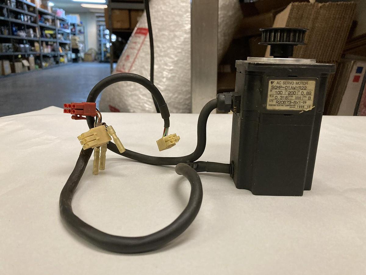 Used Yaskawa,SGMP-01AWYR22,Servo Moto 3000 r/min