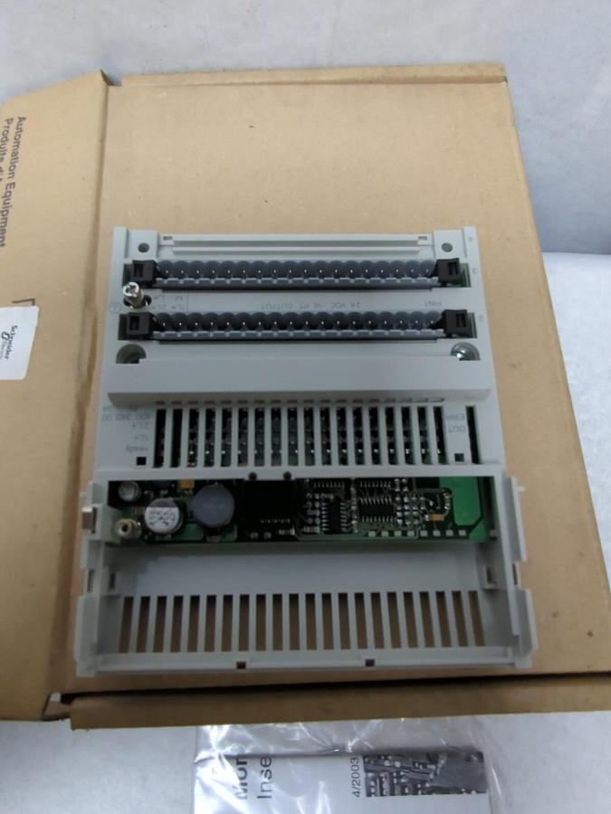 SCHNEIDER ELECTRIC,170ADO34000,TSX MOMENTUM I/O BASE 24VDC 16PT OUT 0.5A NOS