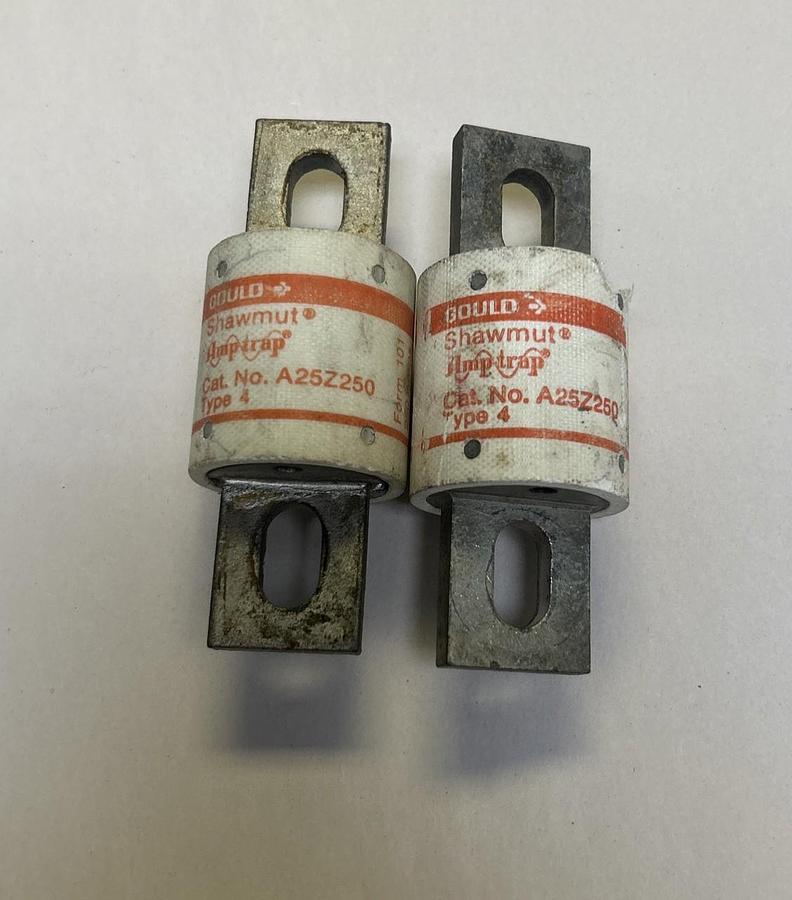 Used GOULD SHAWMUT,A25Z250,AMP TRAP FUSE 250A 250V LOT OF 2
