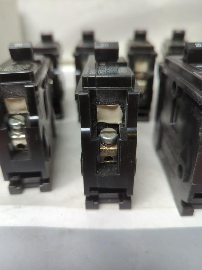 Used SIEMENS,Q120,CIRCUIT BREAKER 20 AMP 1-POLE LOT OF 8 PRE-OWNED