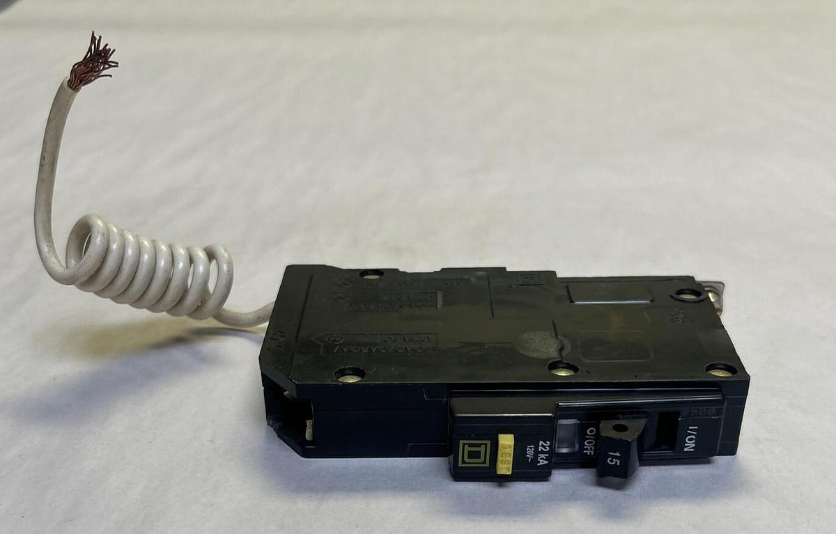 Used SQUARE D,QOB115GFI,CIRCUIT BREAKER 15A 120/240V 1P