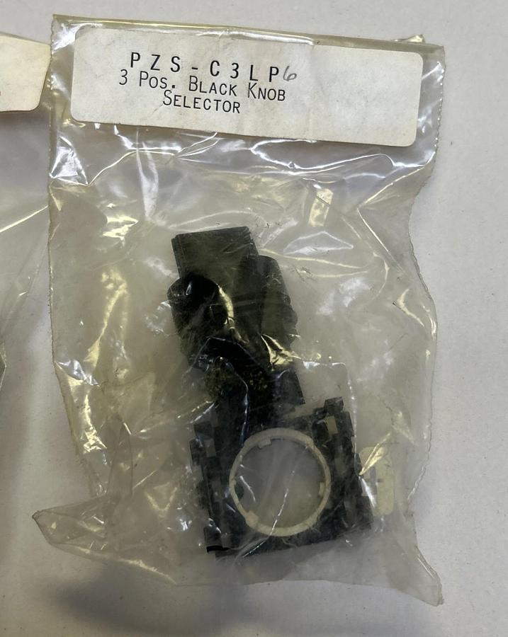 Used AGUT,PZS-C3LP6,BLACK SELECTOR SWITCH LOT OF 2 NOS