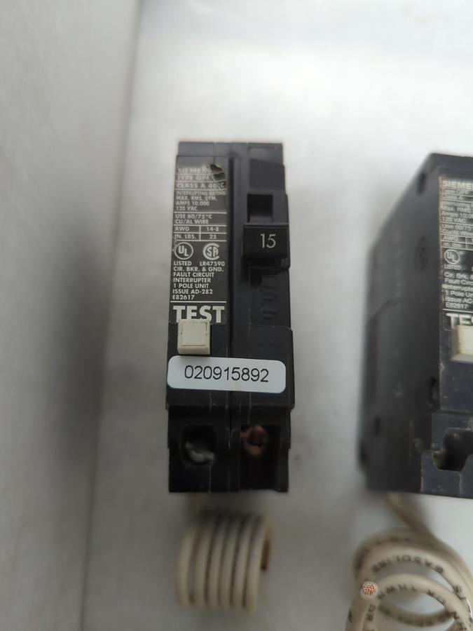 Used SIEMENS,QF115,CIRCUIT BREAKER GROUND FAULT 15 AMP 1-POLE LOT OF 4 PRE-OWNED