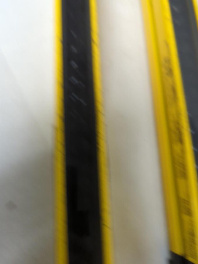 Used CONTRINEX,YBB-30R4-0900-G012/YBB-30S4-0900-G012,LIGHT CURTAIN TRANS./REC SET