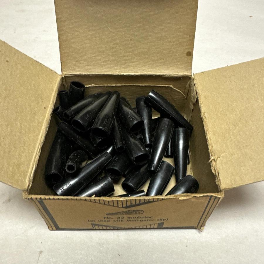 Used Mueller Electric,#30,Vinyl Insulator Box of 50