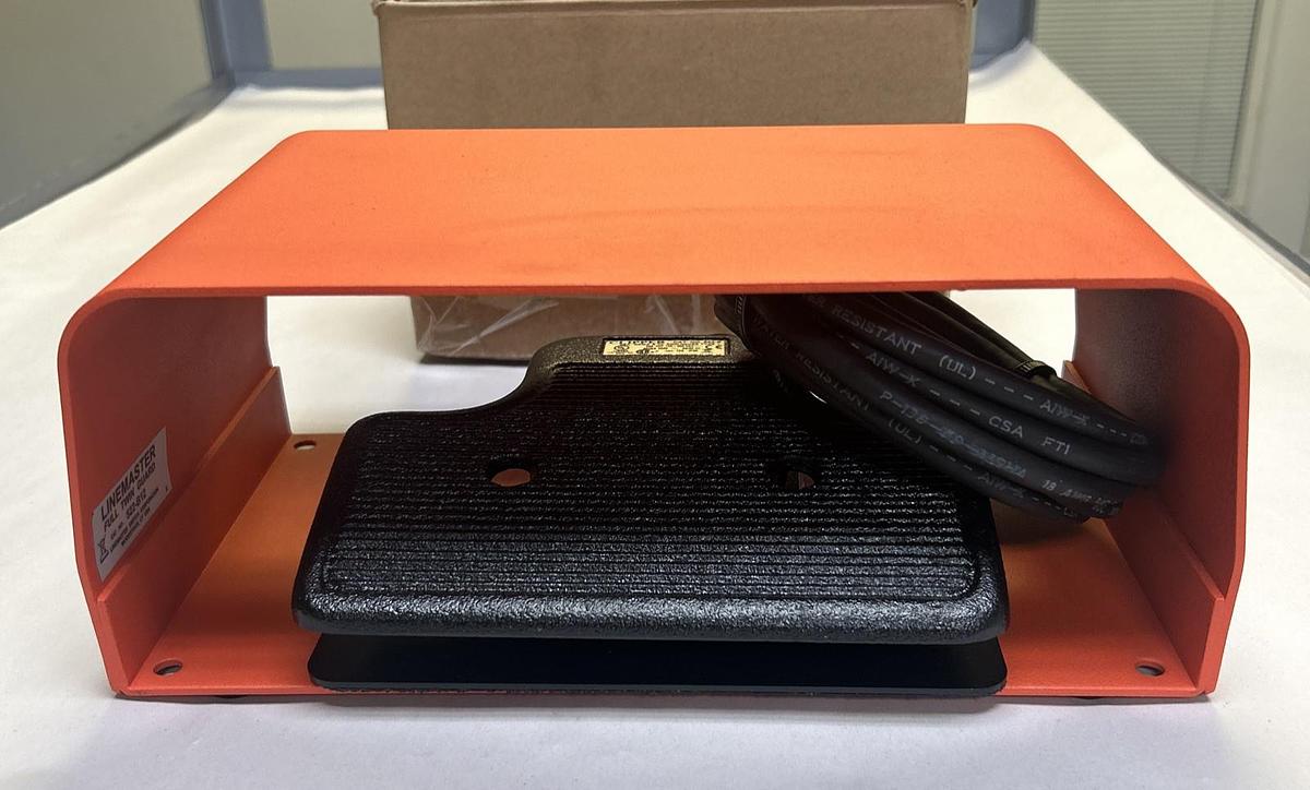 LINEMASTER,522-B12,TWIN FULL GUARD FOOT PEDAL SWITCH NEW