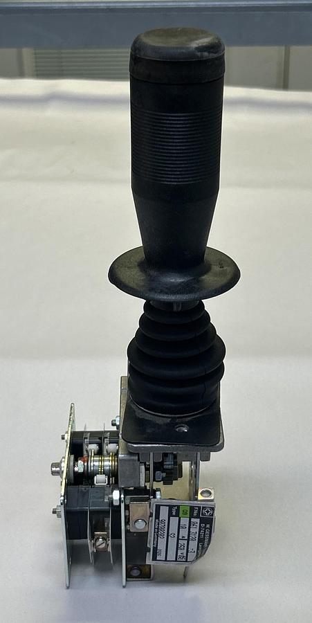 W GESSMANN,S2,JOYSTICK CONTROLLER 0613120-3 NOS