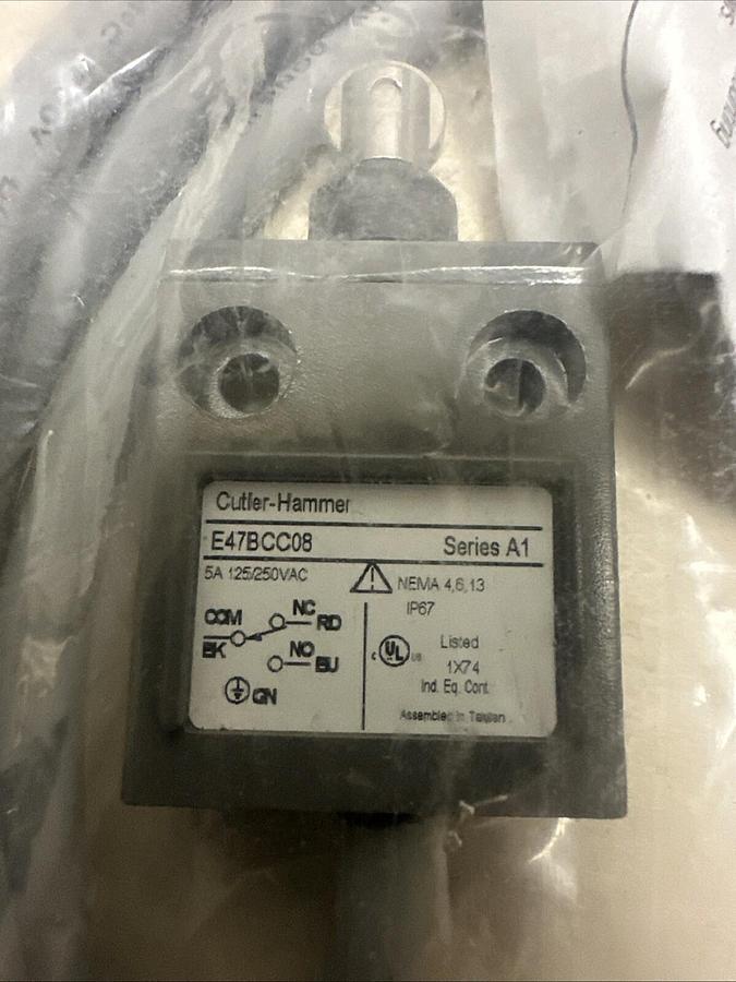 Used Cutler Hammer,E47BCC08,Compact Limit Switch NEW