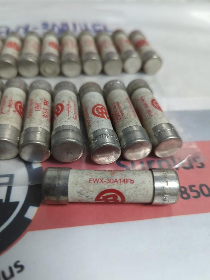 Used COOPER BUSSMANN,FWX30A14Fb,FUSE 30 AMP FUSE LOT OF 20 PRE-OWNED