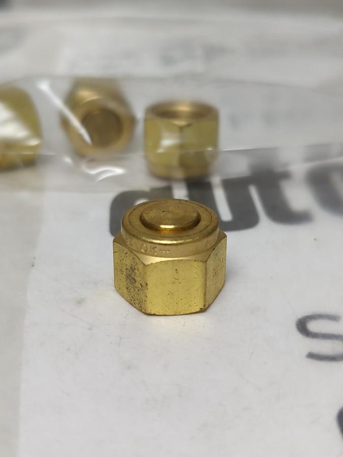 SWAGELOK,B-600-P,3/8T PLUG LOT OF 4 NOS