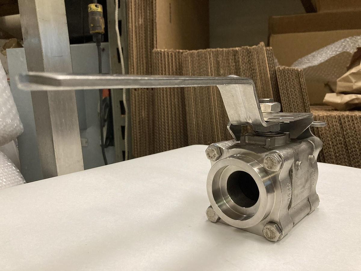 Used Swagelok,SS-T67MSW24P-JL,Manual Stainless Socket Weld 1-1/4" Ball Valve