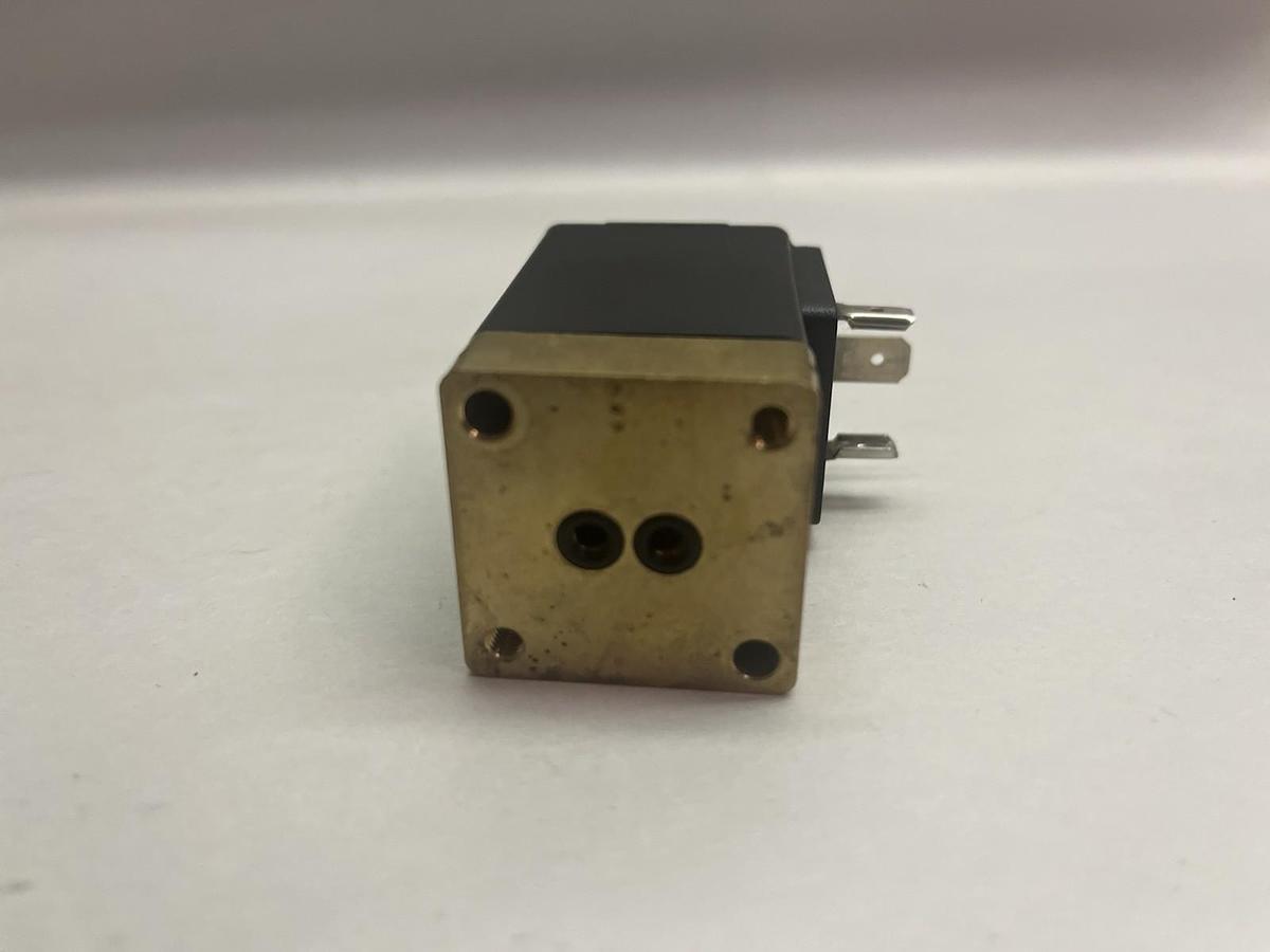 Used BURKERT,457952,SOLENOID VALVE PMAX 115PSI