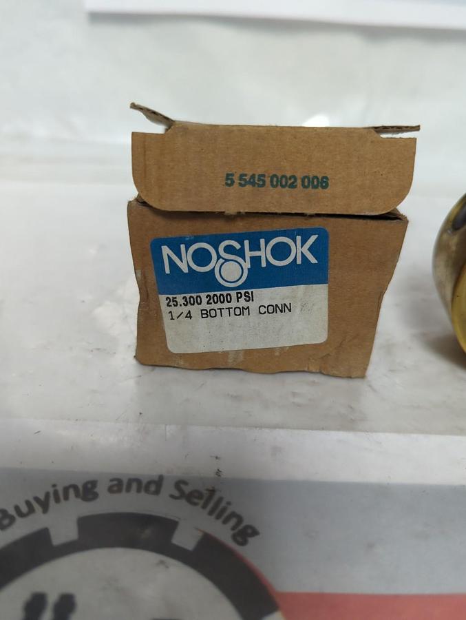 NOSHOK,25.300 2000,PRESSURE GAUGE 1/4 INCH BOTTOM CONNECTION 2000PSI NOS