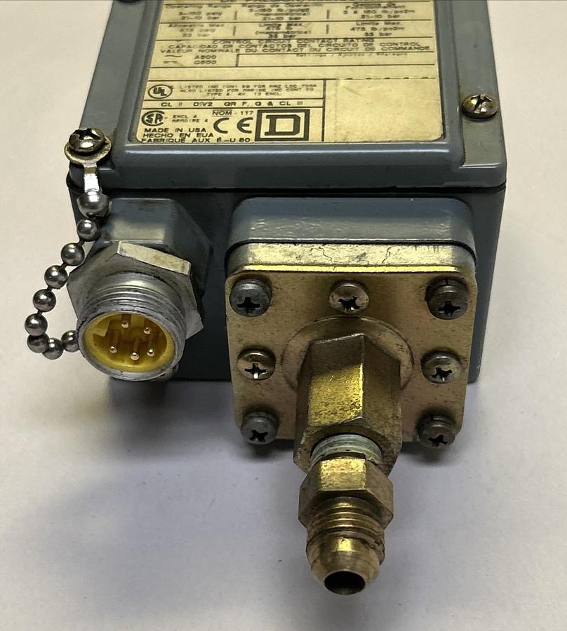 Used SQUARE D,9012GAW-5,PRESSURE SWITCH
