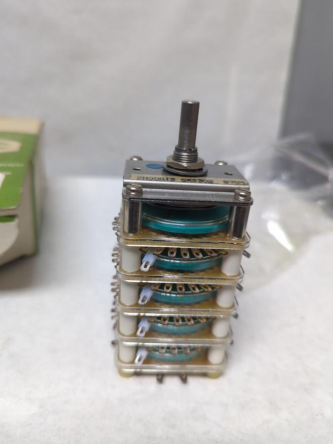 ELECTRO SWITCH,2H00A13 5X3302,ROTARY SWITCTH 10 AMP NOS