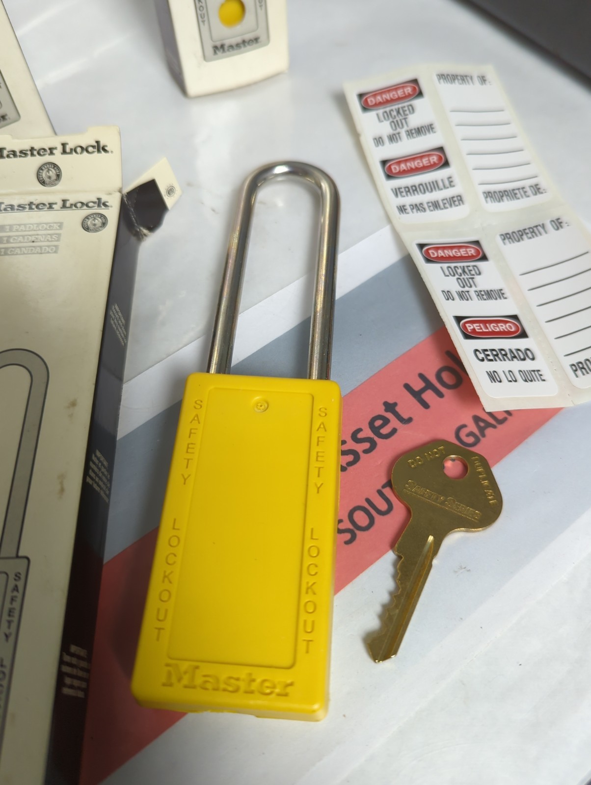 MASTER LOCK,411LTYLW,SAFETY LOCKOUT PADLOCK YELLOW LOT OF 4 NOS