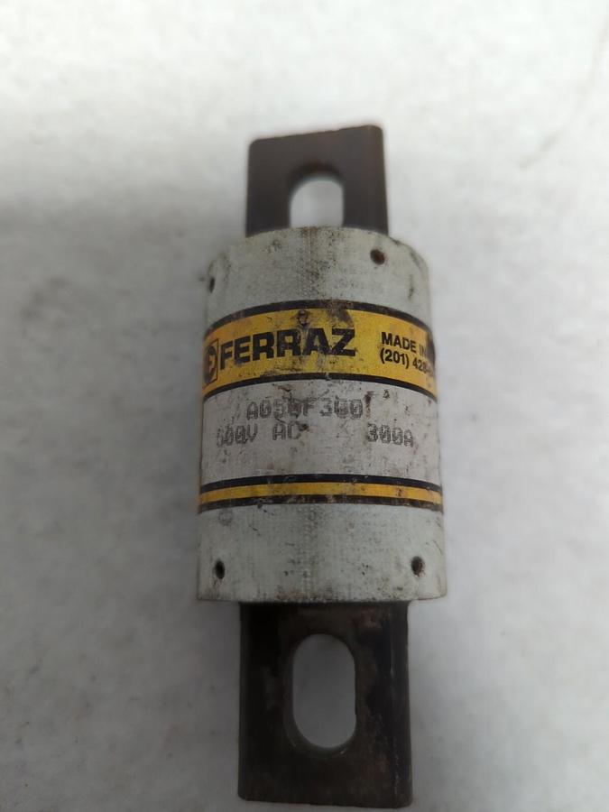 Used FERRAZ,A050F300,SEMI-CONDUCTOR 300MAMP FUSE PRE-OWNED