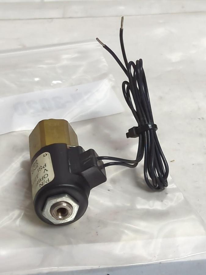 Used SNAP-TITE,V3W792D-118DPT,SOLENOID VALVE 150 PSI 5 WATT PRE-OWNED