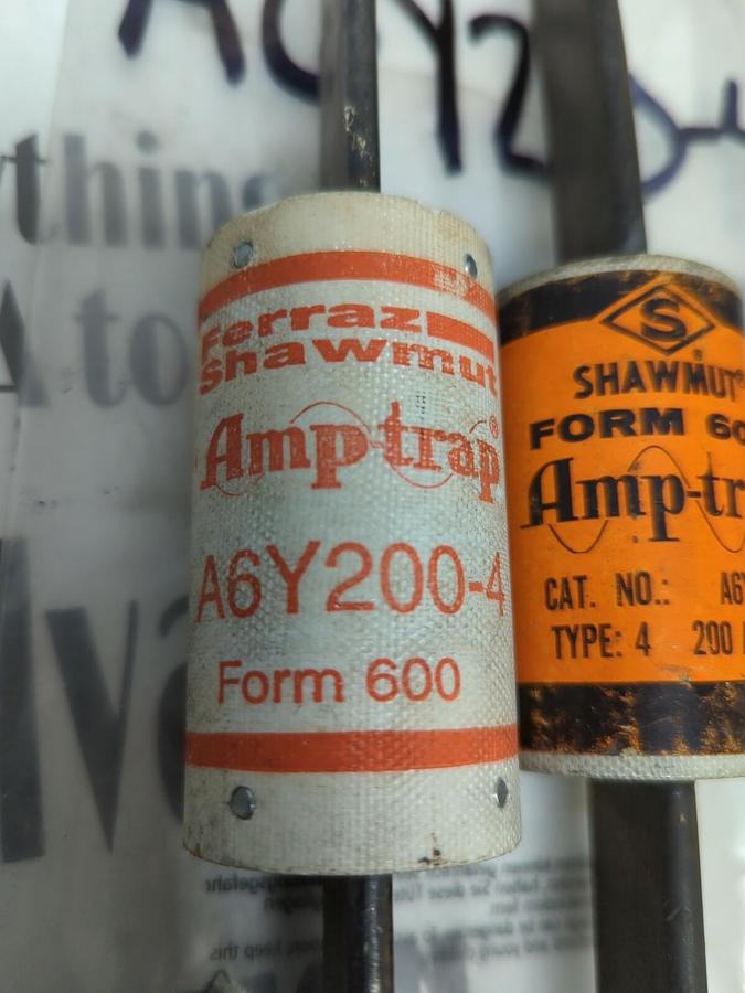 SHAWMUT,A6Y200,TYPE-4 AMP-TRAP 200 AMP FUSES LOT OF 2 NOS