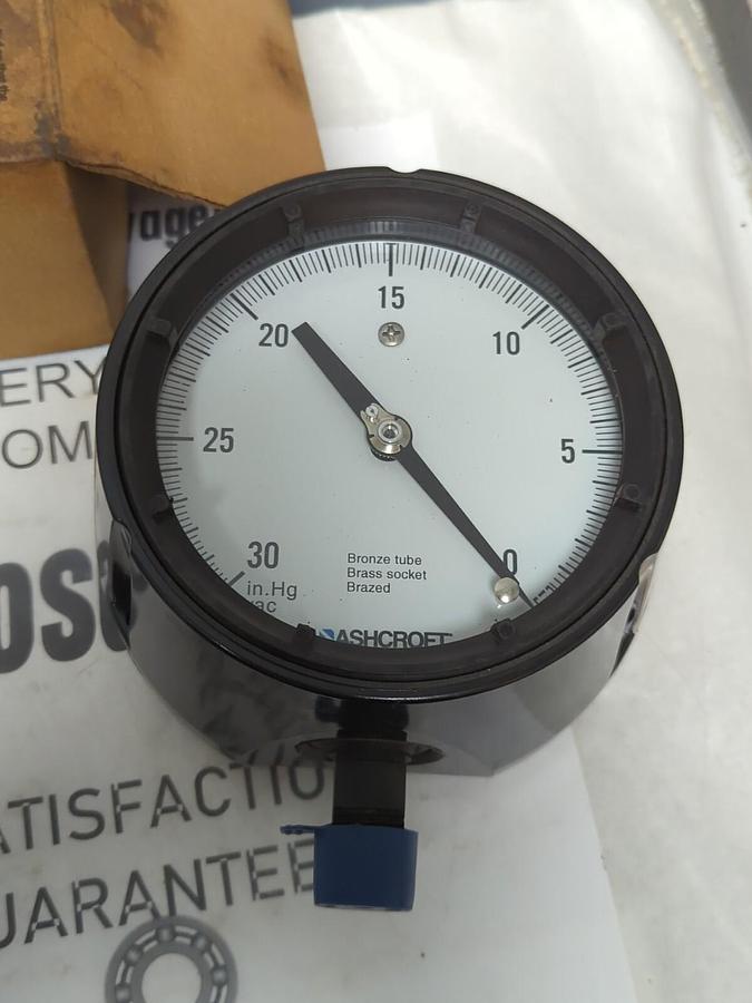 ASHCROFT,45-1279-AS-04L-30/01MV,GAUGE 0-30PSI 1/2 INCH NSMP NOS