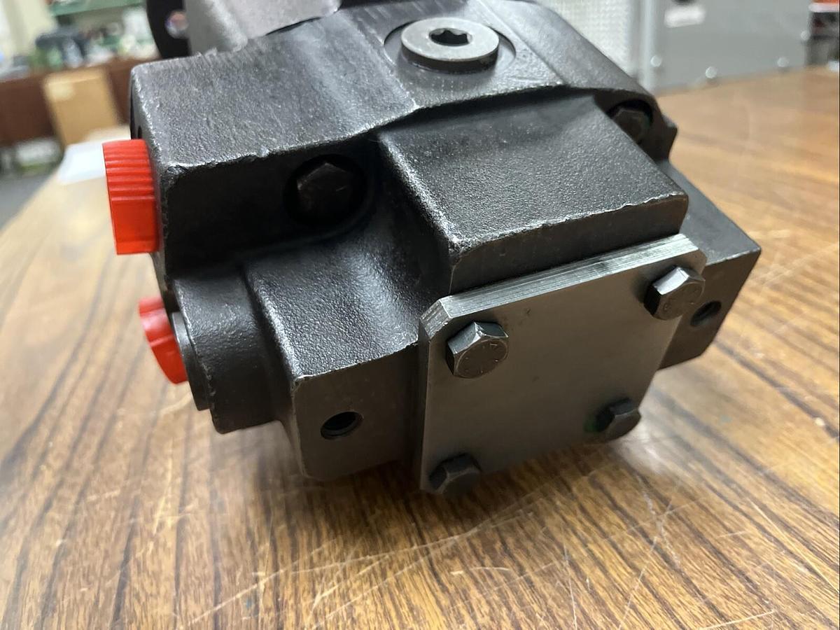 Used OIL GEAR,PVW06-RDAY-CN-NN-TK-CP,PISTON PUMP