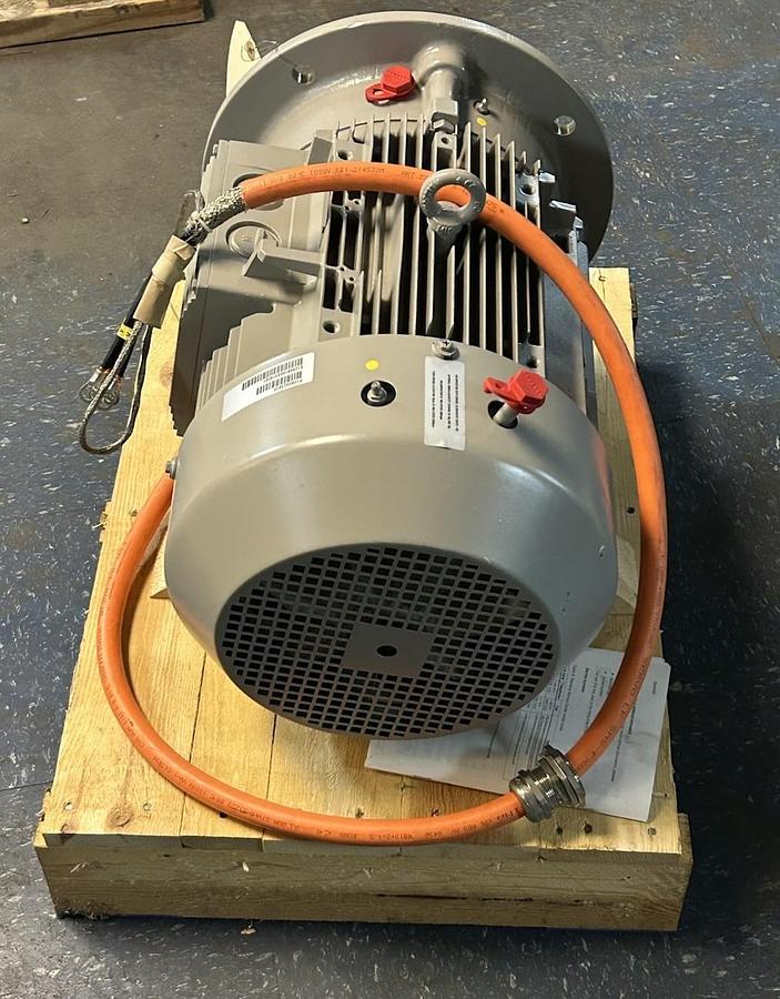 SIEMENS,1LA7166-4AA91-Z104,MOTOR 15KW 370V 3540/4800RPM 3PH 160L FRAME