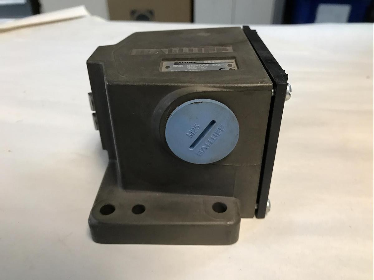 Balluff,BNS-819-D02-D12-100-10,Limit Switch