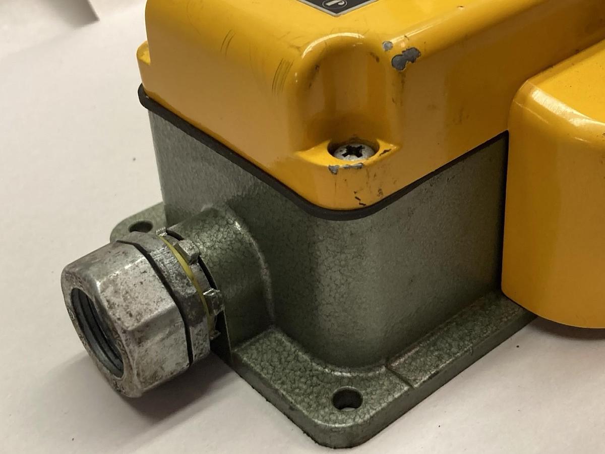Used Mazak Ojiden,OFL-TV-SM2K,Foot Switch Pedal 0.1A 30VDC