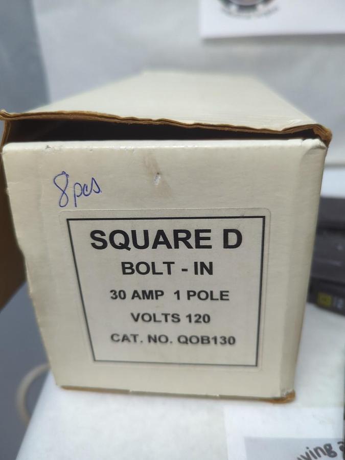 Used SQUARE D,Q0B130,CIRCUIT BREAKER 30 AMP 1-POLE LOT OF 8 PRE-OWNED