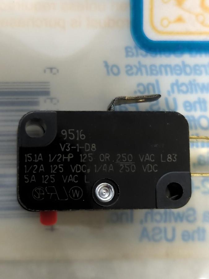 SELECTA,V3-1-D8-BG,MINI BASIC SWITCH 15.1 AMP 125/250 VAC LOT OF 3 NOS