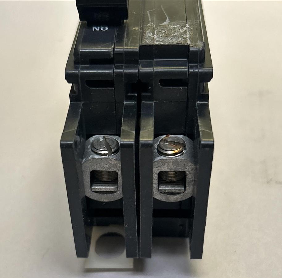 Used SQUARE D,QOU215,CIRCUIT BREAKER 15A 120/240V 2P LOT OF 6