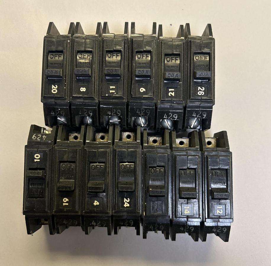 Used GENERAL ELECTRIC,TQ1120,CIRCUIT BREAKER 20A 120/240V 1P LOT OF 13