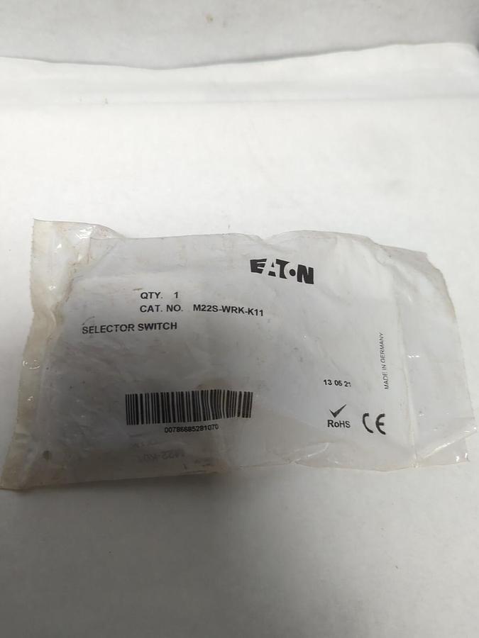 EATON,M22S-WRK-K11,SELECTOR SWITCH WITH CONTACTS NEW