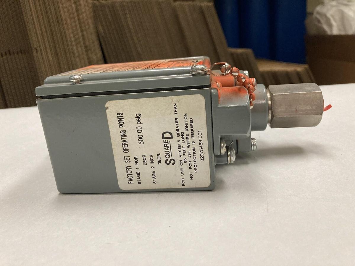 Square D,9012 GMW-1,Ser C Pressure Switch NOS