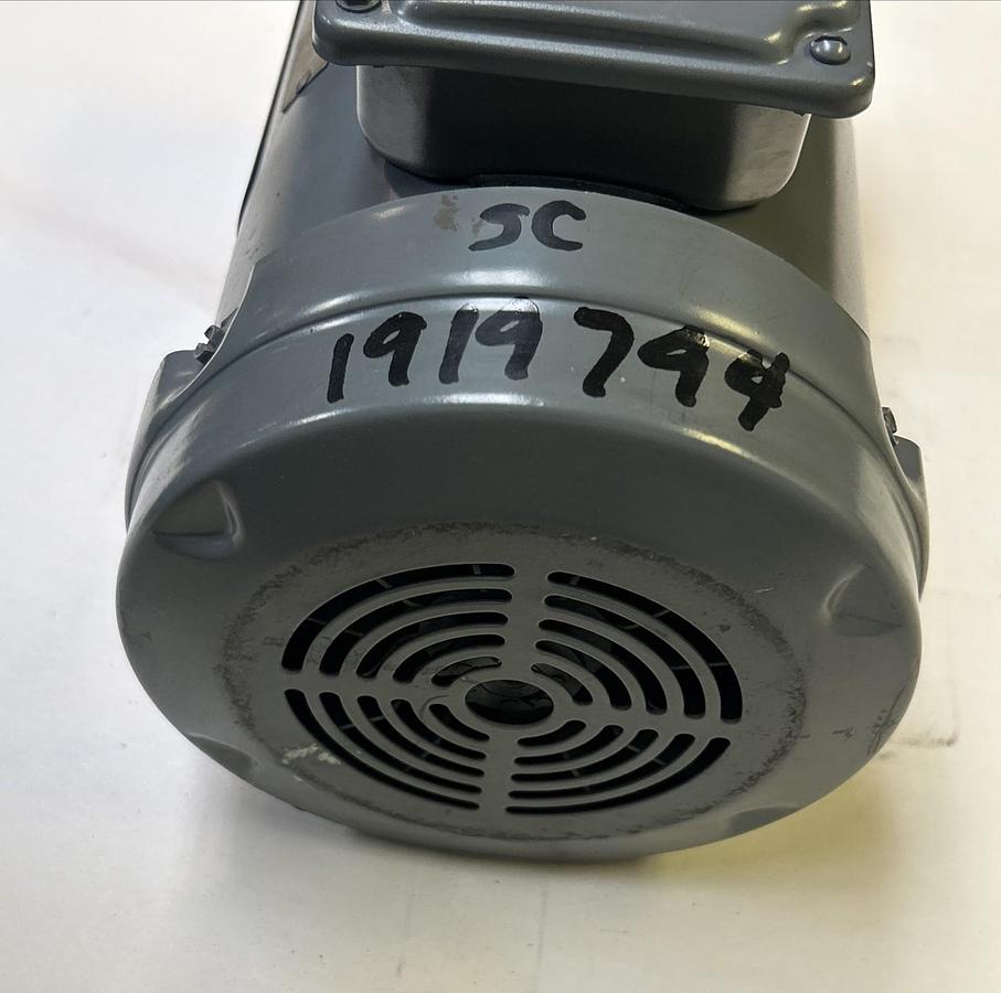 Used RELIANCE,B77C8400R-GC,MOTOR 1/2HP 1140RPM 200-240V 3PH FJ143TC FRAME