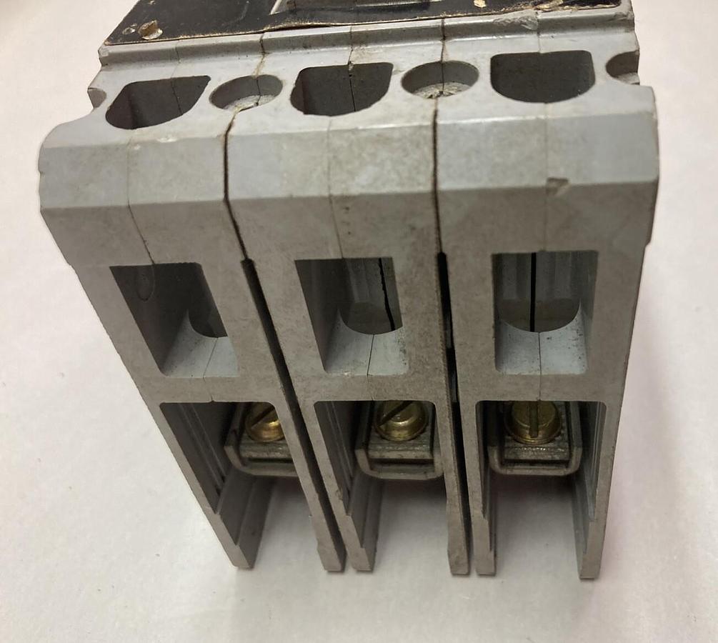 Used ITE,HE43B015,3-Pole Circuit Breaker 15A 480Vac