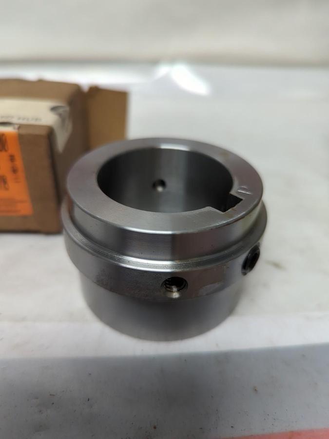 REXNORD,7300300,4SHSB STD STRAIGHT BORE HUB STOCK BORE 1-5/8" NOS