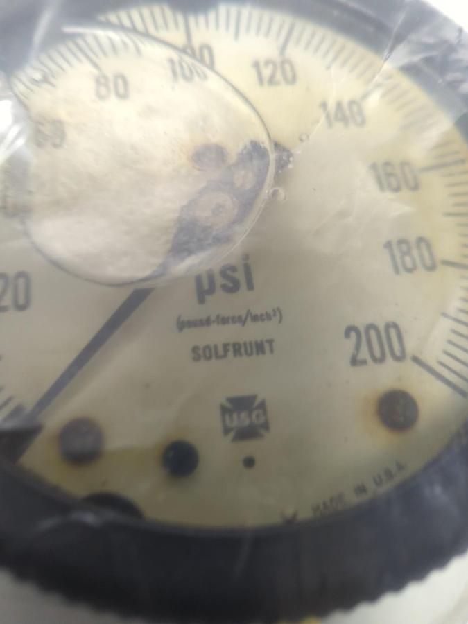 US GAUGE,0-200PSI,GAUGE 4-1/2 IN FACE 1/2 IN NPT BOTTOM CONNECTION NOS