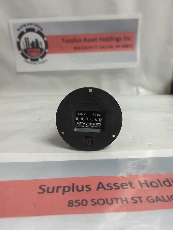 Used HOBBS DIVISION,M 2619 50 37,HOUR METER240V 60HZ 3.5 WATTS PRE-OWNED