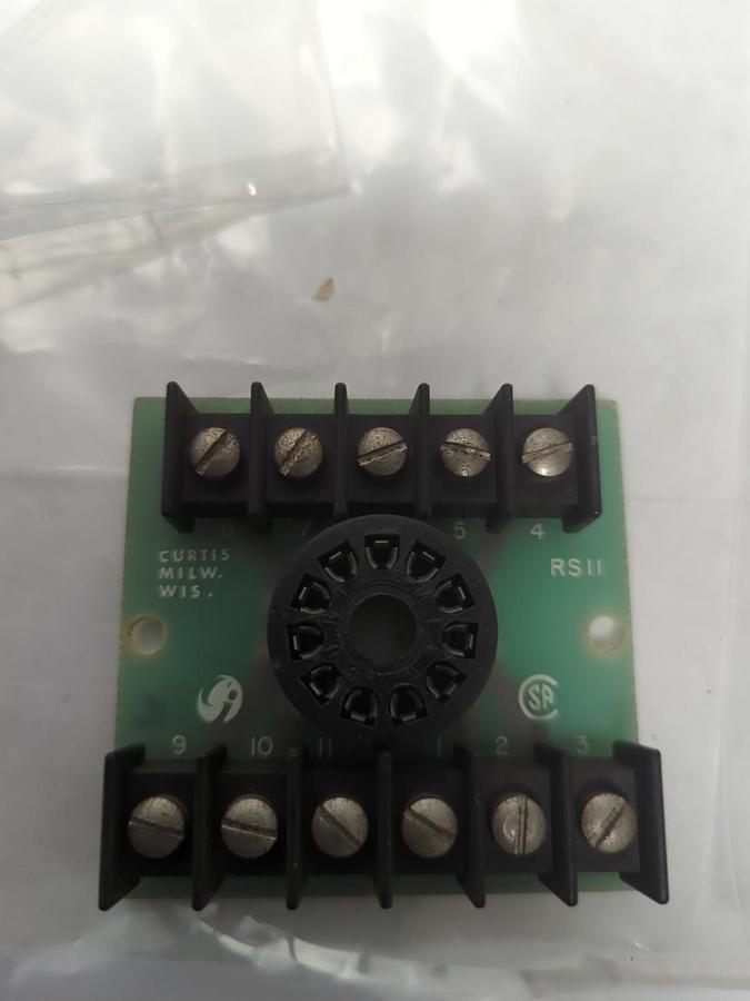 Used CURTIS MILW,RSII,SERVO CIRCUIT -RELAY SOCKET PRE-OWNED