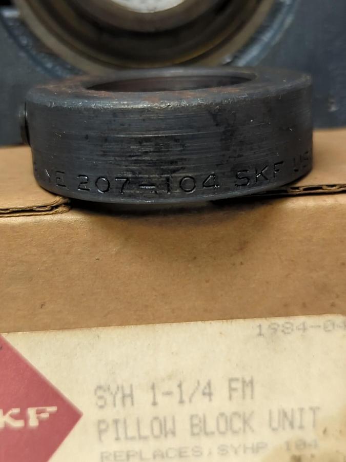 SKF,SYH 1-1/4 FM,PILLOW BLOCK BEARING WITH COLLAR 1-1/4 INCH NOS