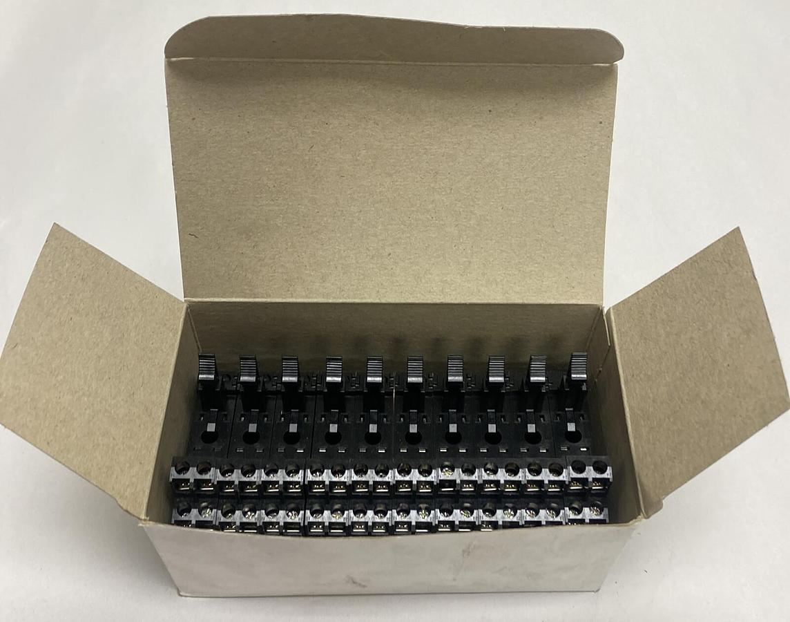 Cutler Hammer,D4PA2,2-Pole Socket Box Of 10 NOS