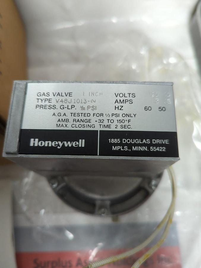 HONEYWELL,V48J 1013,DIAPHAGM GAS VALVE 120V/60HZ 1 INCH NPT NOS