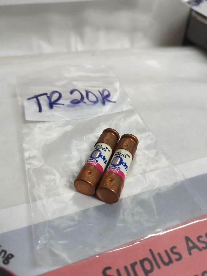 Used FERRAZ SHAWMUT,TR20R,SMART-SPOT 20 AMP FUSE LOT OF 2 PRE-OWNED