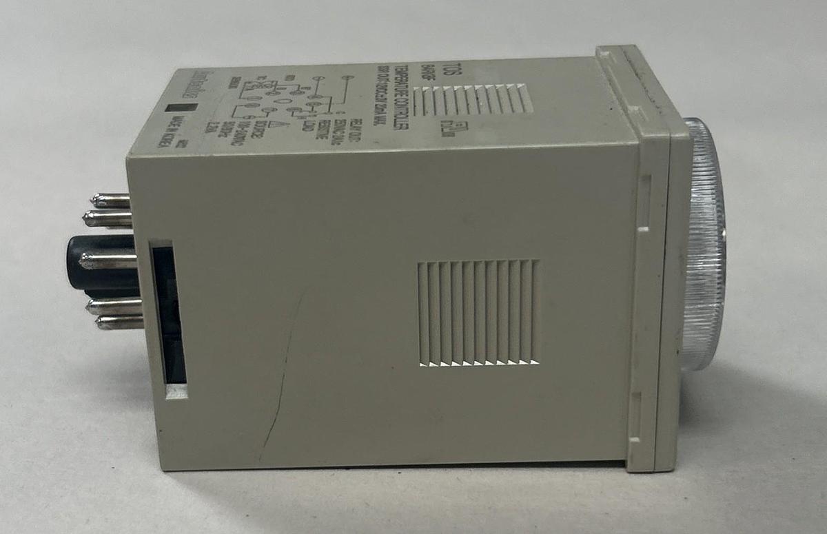 Used AUTONICS,B4RK8F,TEMPERATURE CONTROLLER 0-800F