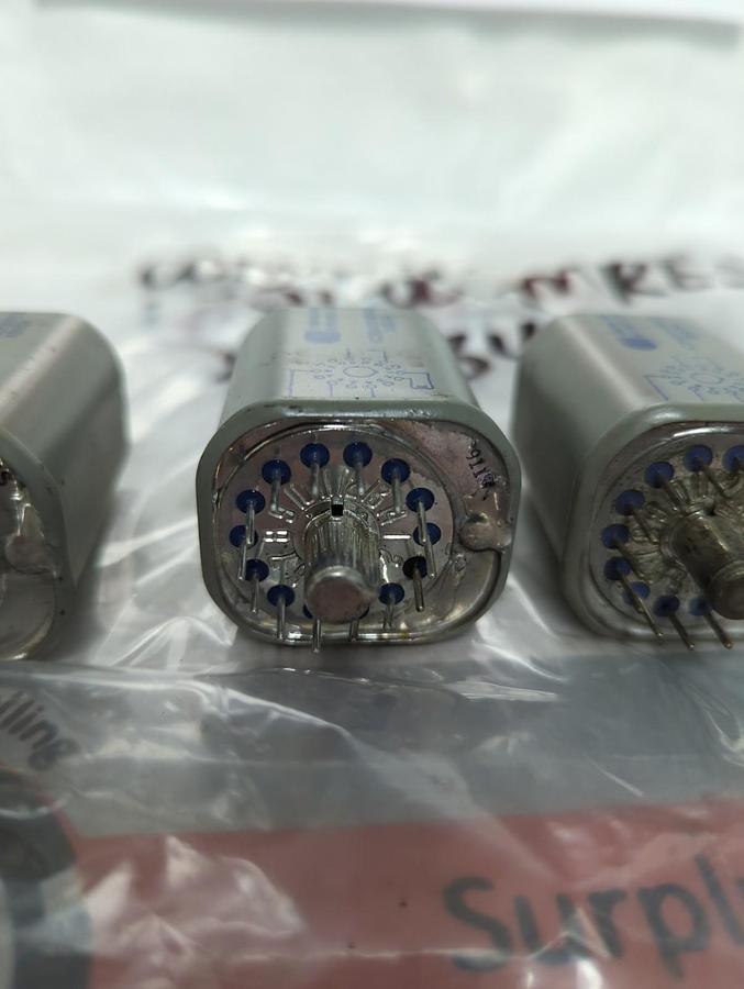 Used COMMUNICATIONS INSTRUMENT,IC3600KMRES X8934,RELAY 8-PIN LOT OF 4 PRE-OWNED