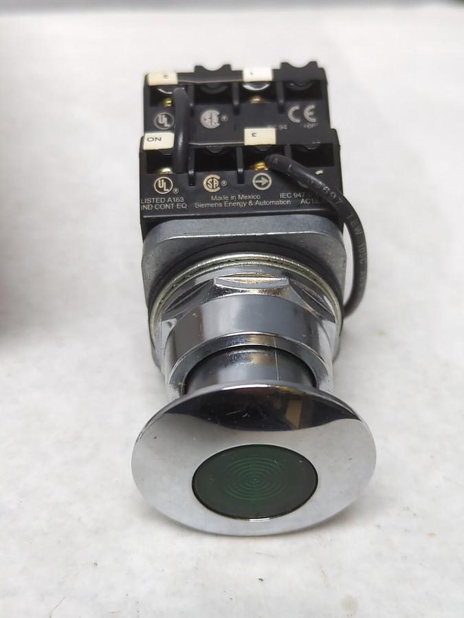 SIEMENS,52PE3D3U,OIL TIGHT ILLUMINATED PUSH-PULL BUTTON GREEN NOS