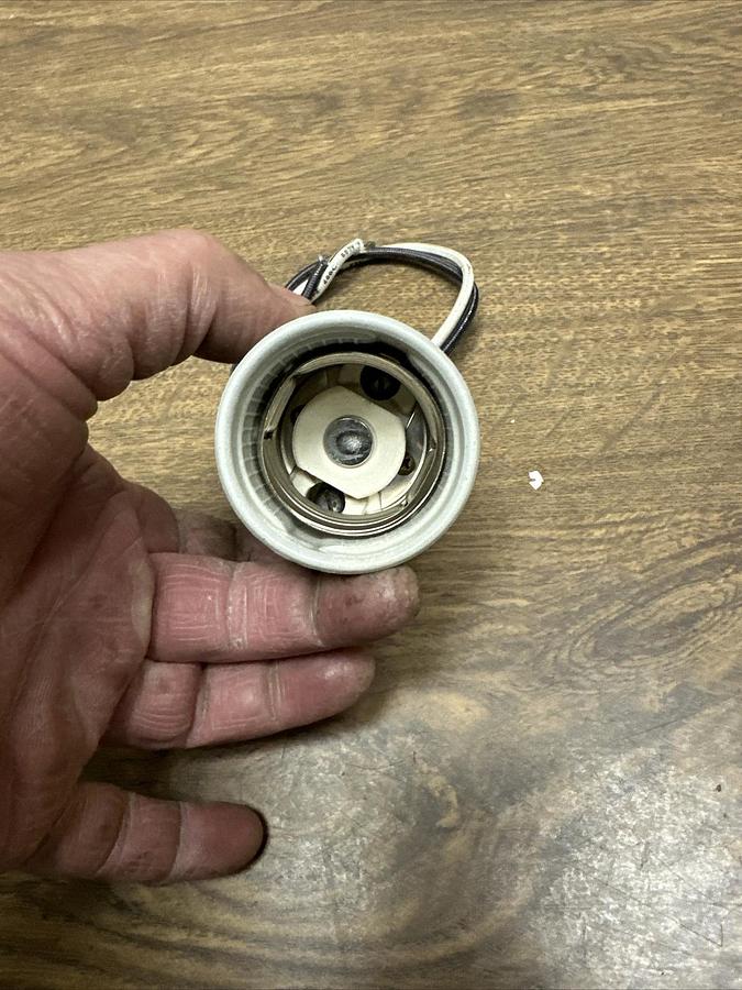 Leviton,8746,Porcelain Light Socket