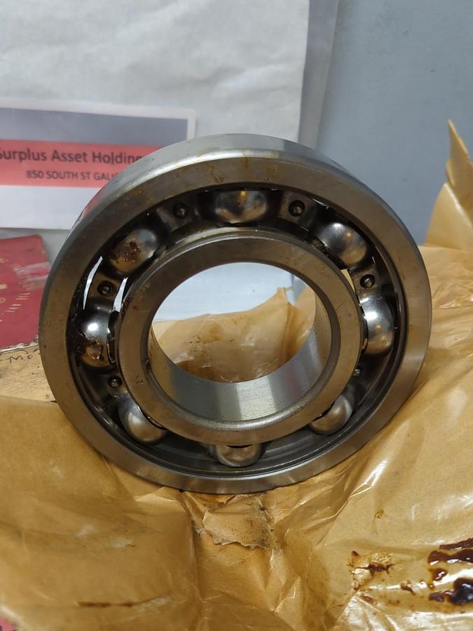 SKF,6318,DEEP GROOVE BALL BEARING NOS